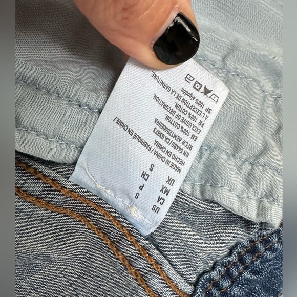 American eagle destroyed boyfriend jean jacket size S - Picture 5 of 5